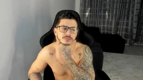 jonnyporn1 online show from February 20, 9:05 pm