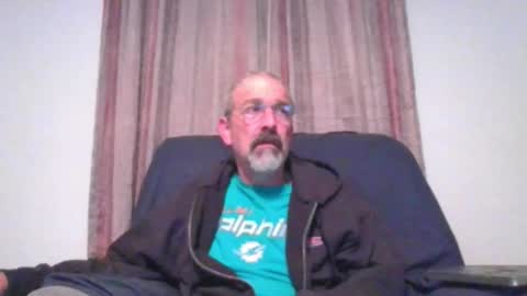 Snapshot of jony_five chatting on December 6, 2:46 am Jon online show from December 6, 2:46 am