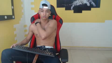 jose_sexycumm online show from December 22, 8:14 pm