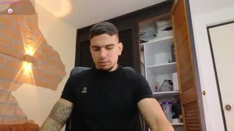 josh_miller01 online show from July 1, 2:07 pm