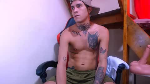 josue_linares online show from April 14, 5:56 pm