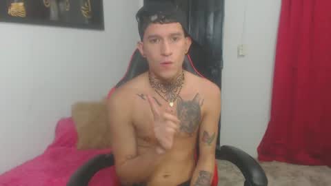 josue_linares online show from November 10, 6:18 am