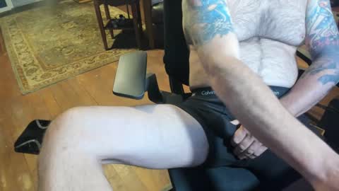 jsimon04 online show from December 18, 2:49 pm