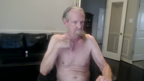 jtull52 online show from June 27, 11:21 pm