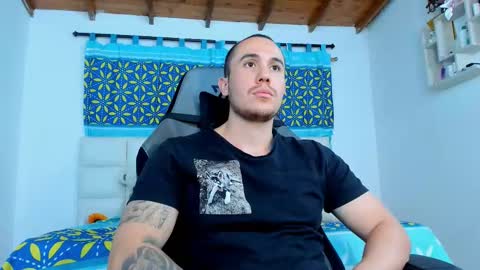 Snapshot of juan__jimenez chatting on February 21, 1:44 am Juan online show from February 21, 1:44 am