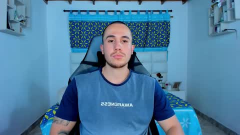 Snapshot of juan__jimenez chatting on February 19, 2:44 am Juan online show from February 19, 2:44 am