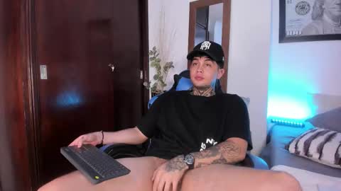 juan_alvarez18 online show from September 12, 4:12 am