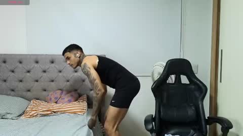 juan_gomez_1 online show from June 22, 5:03 am