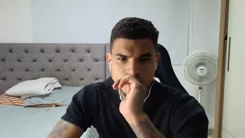 juan_gomez_1 online show from July 19, 10:49 pm