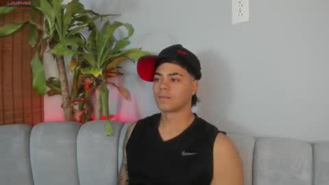 juan_lopez00 online show from February 26, 7:37 pm