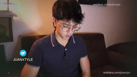 Snapshot of juancamroom chatting on October 23, 3:32 am . online show from October 23, 3:32 am