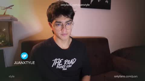 Snapshot of juancamroom chatting on October 25, 2:24 am . online show from October 25, 2:24 am