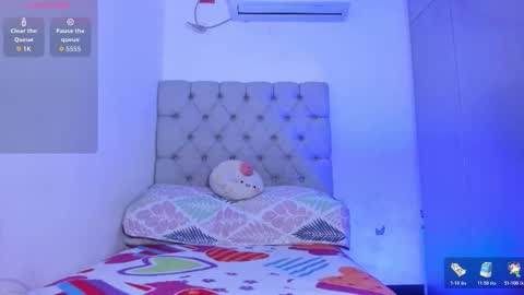 independent model online show from November 8, 5:49 pm