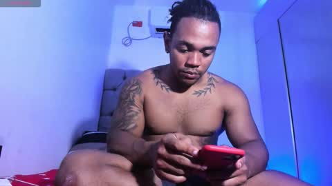 independent model online show from January 13, 5:39 pm