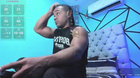 independent model online show from March 29, 4:07 pm