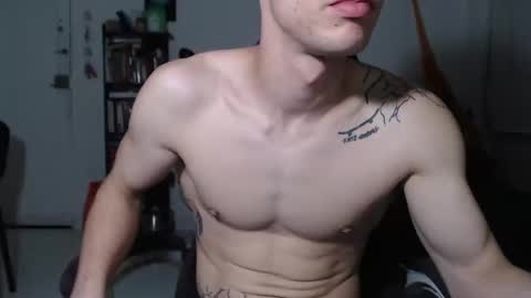 Snapshot of juanisimo_ chatting on February 25, 11:33 pm JUANISIMO  online show from February 25, 11:33 pm