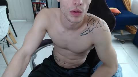 Snapshot of juanisimo_ chatting on February 20, 5:51 pm JUANISIMO  online show from February 20, 5:51 pm