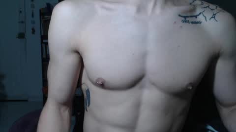 Snapshot of juanisimo_ chatting on March 5, 2:36 am JUANISIMO  online show from March 5, 2:36 am