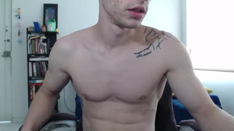Snapshot of juanisimo_ chatting on February 19, 3:16 pm JUANISIMO  online show from February 19, 3:16 pm