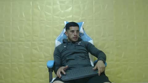 Snapshot of juanperez1999777 chatting on September 17, 10:22 pm juanperez1999777 online show from September 17, 10:22 pm