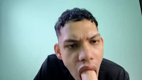 juansuarez204 online show from March 7, 10:32 pm