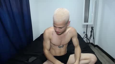 Snapshot of juicy_boy22 chatting on October 26, 9:39 pm Miguel online show from October 26, 9:39 pm