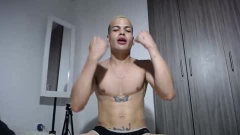 Snapshot of juicy_boy22 chatting on October 24, 5:42 am Miguel online show from October 24, 5:42 am