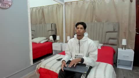 julian billy online show from February 4, 11:38 am