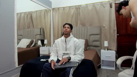 julian billy online show from February 7, 11:34 am