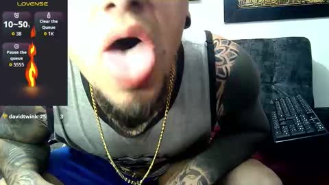 Julian independent model online show from October 6, 4:00 pm