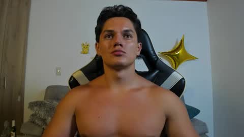 julian_wallace online show from November 15, 11:07 pm