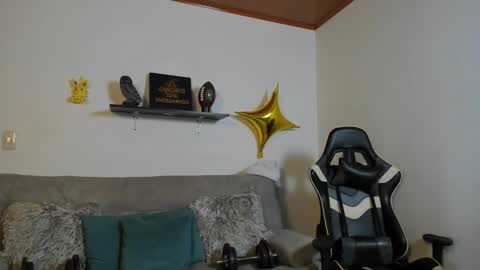 Snapshot of julian_wallace chatting on October 23, 8:23 pm julian_wallace online show from October 23, 8:23 pm