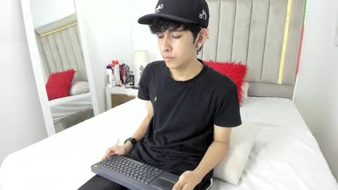 Julian online show from January 7, 7:30 pm