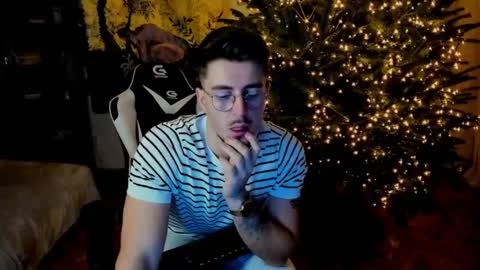 JulianDylan online show from December 22, 4:39 am