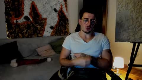 JulianDylan online show from December 17, 4:45 am