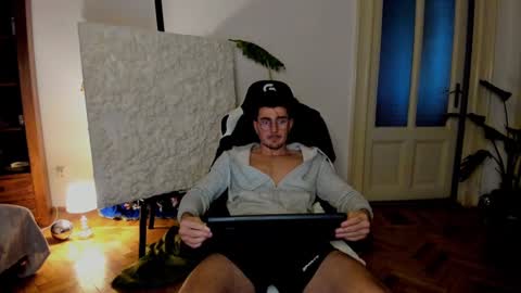 JulianDylan online show from December 3, 2:16 pm