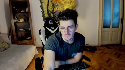 JulianDylan online show from January 20, 7:15 am