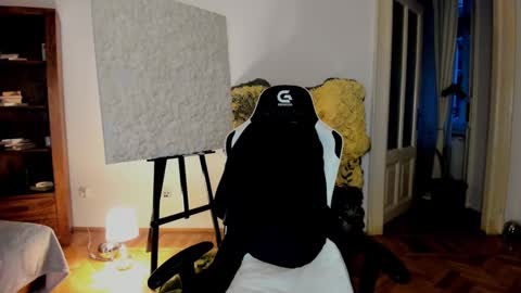 JulianDylan online show from December 9, 6:02 am