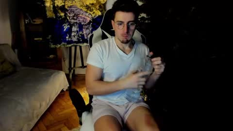 JulianDylan online show from January 8, 5:48 am