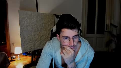 JulianDylan online show from December 3, 4:13 am