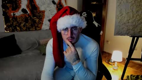 JulianDylan online show from December 12, 4:59 am