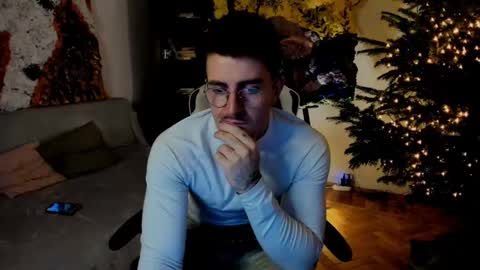 JulianDylan online show from December 19, 5:07 am