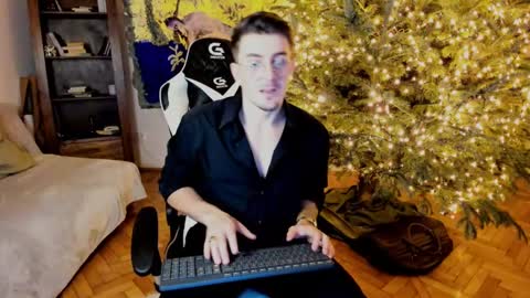 JulianDylan online show from December 31, 7:40 pm