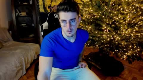 JulianDylan online show from December 28, 7:33 am