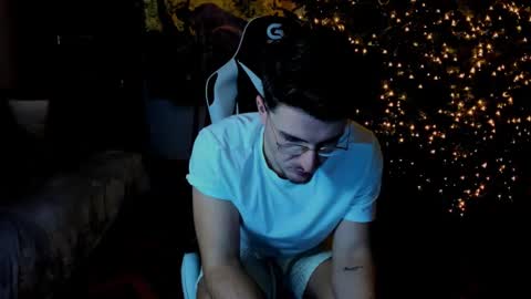 JulianDylan online show from December 29, 4:16 am