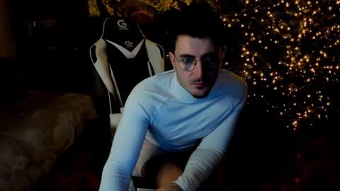 JulianDylan online show from December 31, 4:27 am