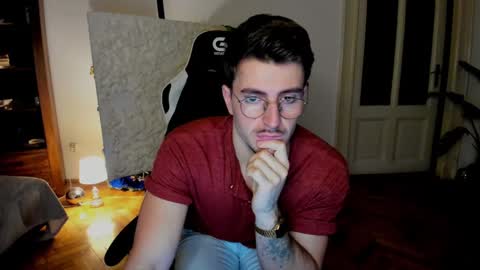 JulianDylan online show from December 8, 4:14 am