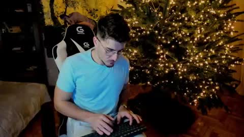 JulianDylan online show from December 23, 4:22 am