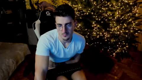 JulianDylan online show from December 24, 4:44 am