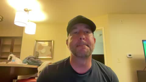 Snapshot of justfitnfun chatting on December 14, 1:50 am justfitnfun online show from December 14, 1:50 am